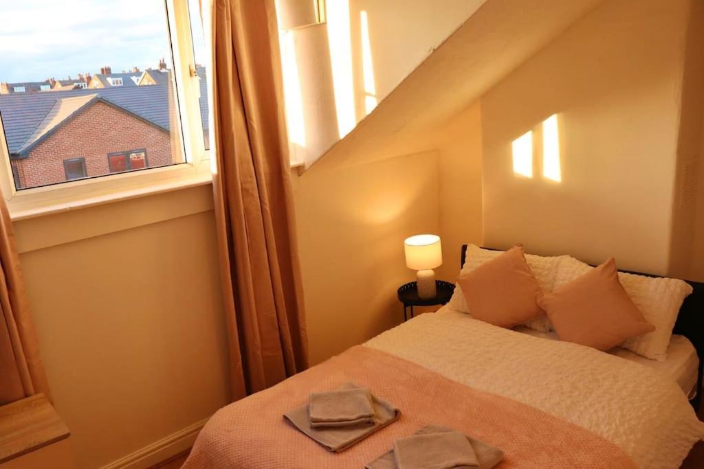 Cozy Family Stay With Free Parking And Wifi Leeds  Exterior photo