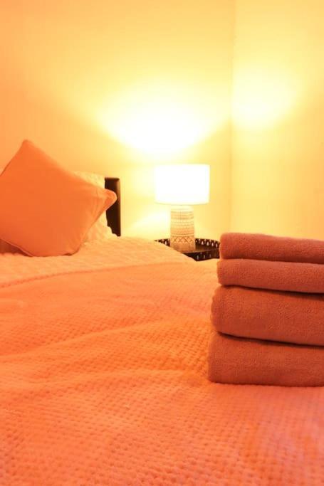 Cozy Family Stay With Free Parking And Wifi Leeds  Exterior photo