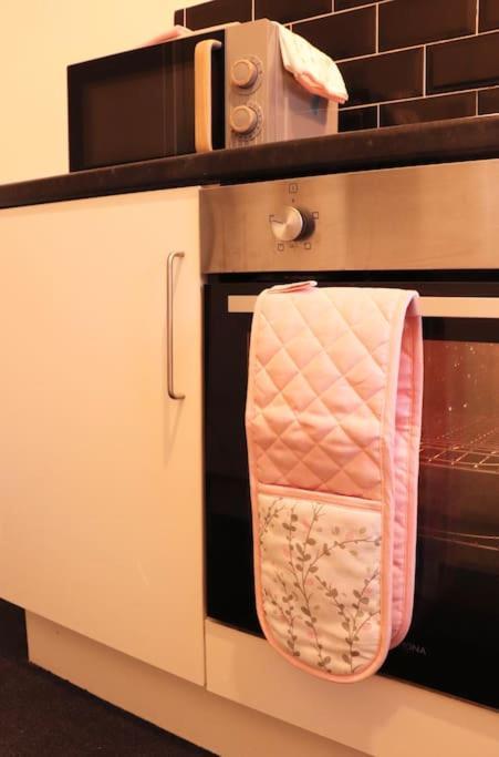 Cozy Family Stay With Free Parking And Wifi Leeds  Exterior photo