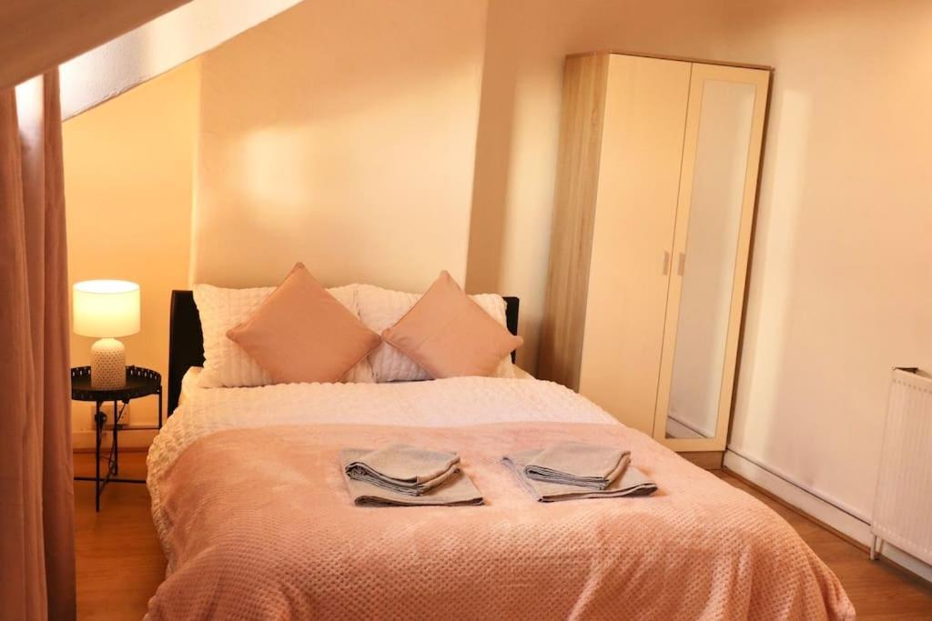 Cozy Family Stay With Free Parking And Wifi Leeds  Exterior photo