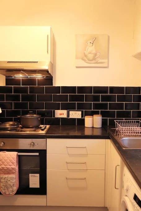 Cozy Family Stay With Free Parking And Wifi Leeds  Exterior photo