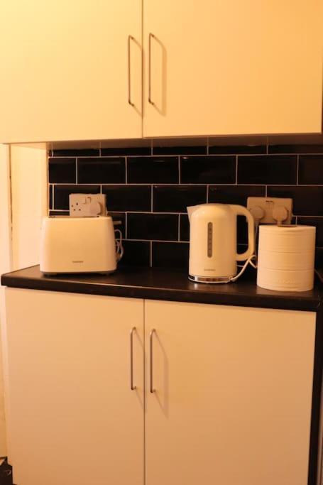 Cozy Family Stay With Free Parking And Wifi Leeds  Exterior photo