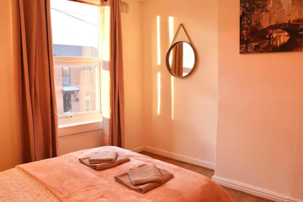 Cozy Family Stay With Free Parking And Wifi Leeds  Exterior photo