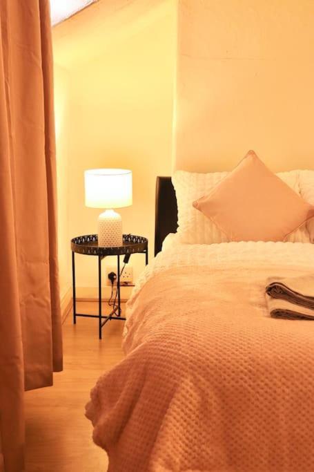 Cozy Family Stay With Free Parking And Wifi Leeds  Exterior photo