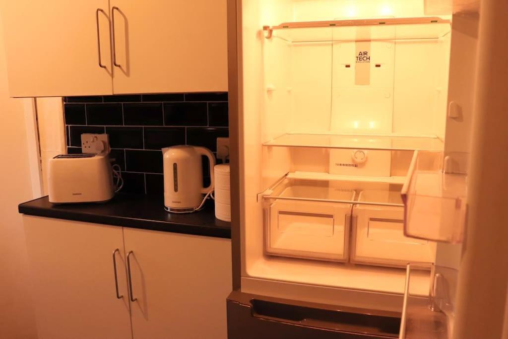 Cozy Family Stay With Free Parking And Wifi Leeds  Exterior photo