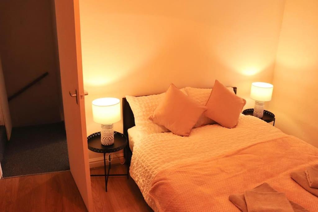 Cozy Family Stay With Free Parking And Wifi Leeds  Exterior photo