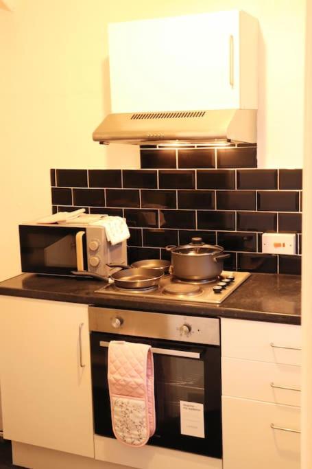 Cozy Family Stay With Free Parking And Wifi Leeds  Exterior photo