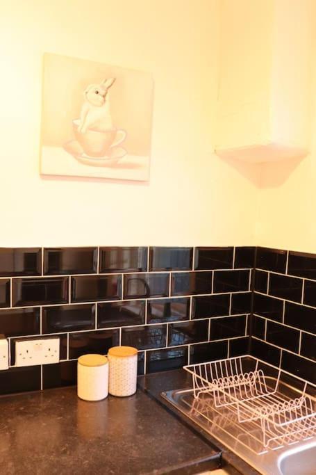 Cozy Family Stay With Free Parking And Wifi Leeds  Exterior photo