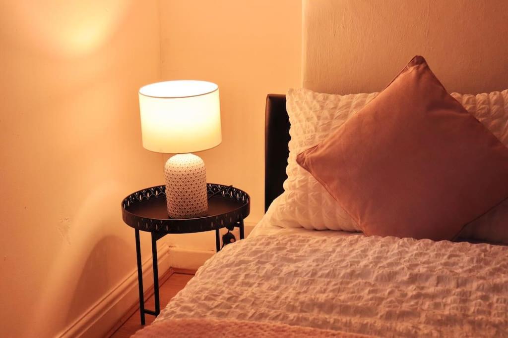 Cozy Family Stay With Free Parking And Wifi Leeds  Exterior photo